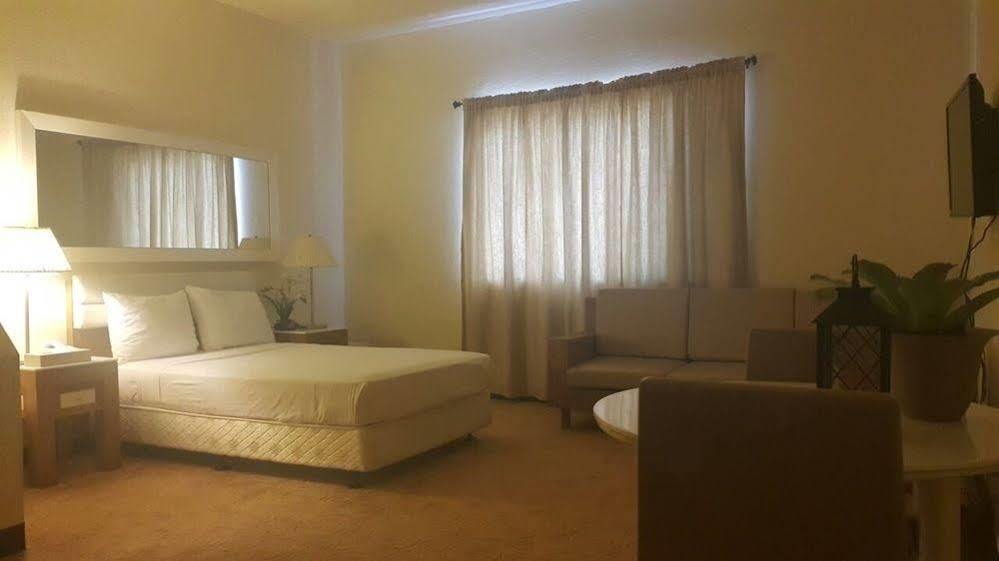 One Pacific Hotel Tamuning Zewnętrze zdjęcie
