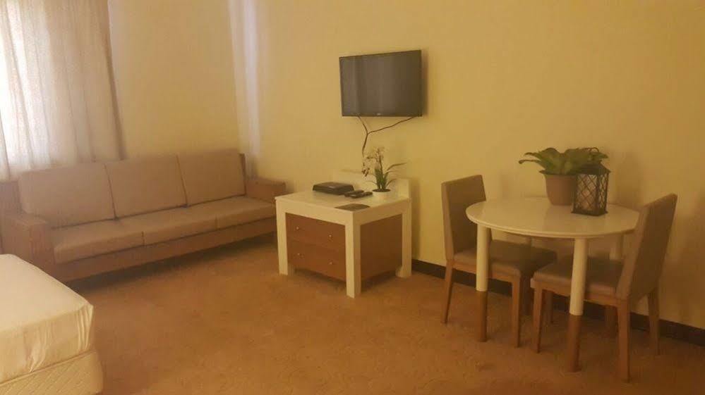 One Pacific Hotel Tamuning Zewnętrze zdjęcie