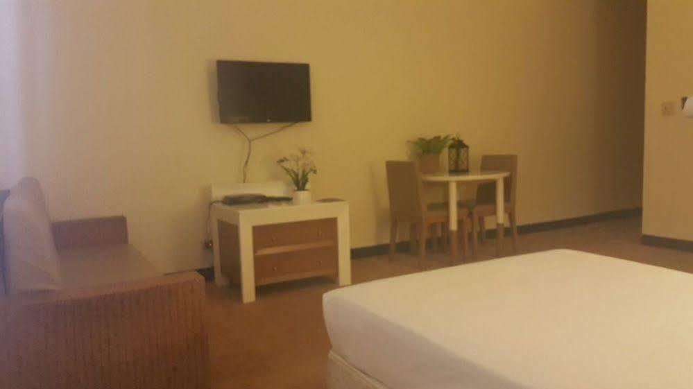 One Pacific Hotel Tamuning Zewnętrze zdjęcie