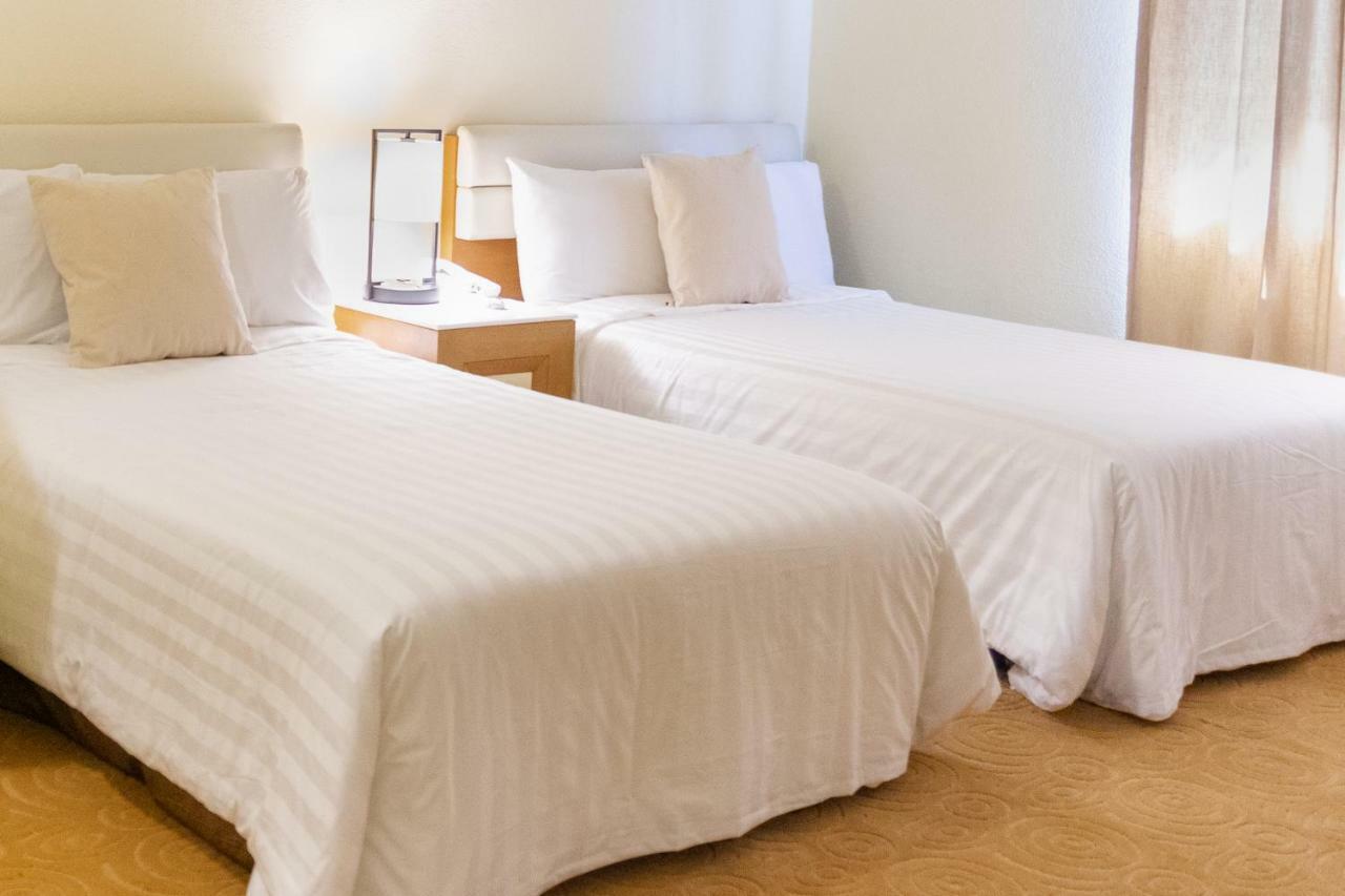 One Pacific Hotel Tamuning Zewnętrze zdjęcie